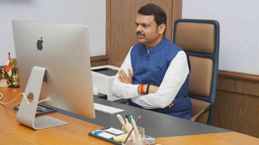 Majhi Ladki Bahin Yojana 10000 Rs Devendra Fadnavis Announcement